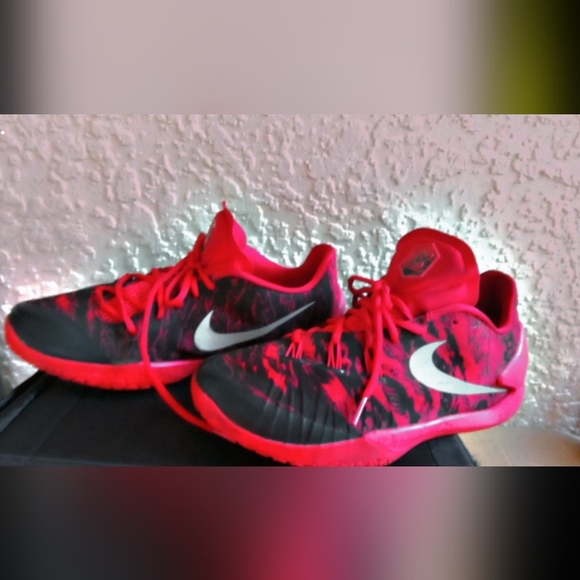 Nike - Picture 3 of 10